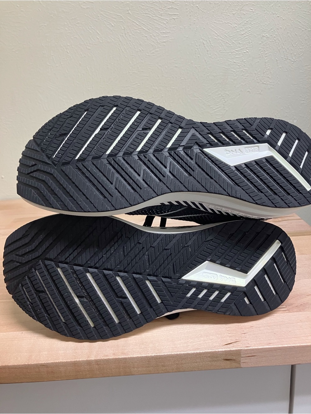 Brooks Levitate GTS Women's Black and White Running Shoes - Picture 7 of 12